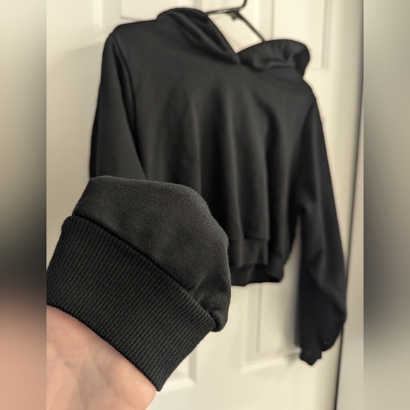 alo Yoga Cropped Headliner Shoulder Pad Hoodie - Picture 10 of 12